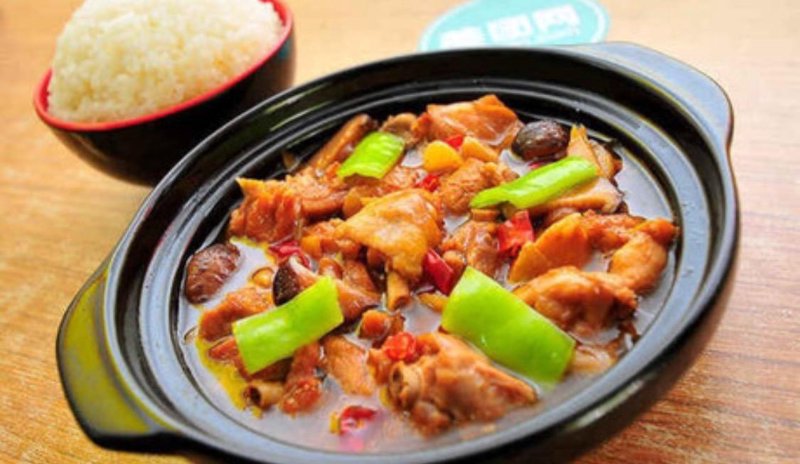 黄焖鸡米饭：经典美食的辉煌之路