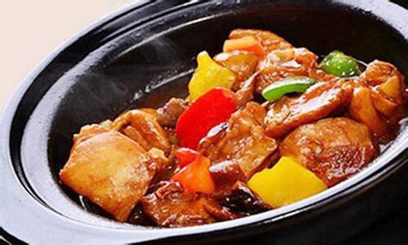 正宗黄焖鸡米饭：一碗香浓的家乡味