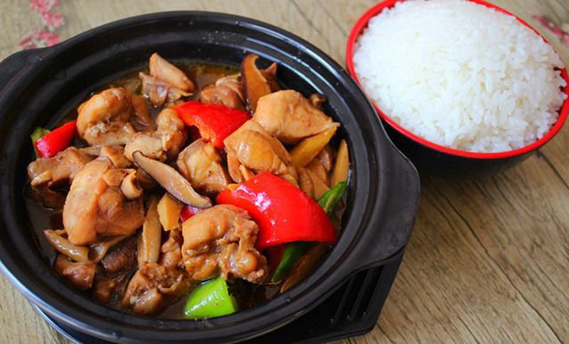 黄焖鸡米饭加盟：美食潮流与创业机遇并驾齐驱
